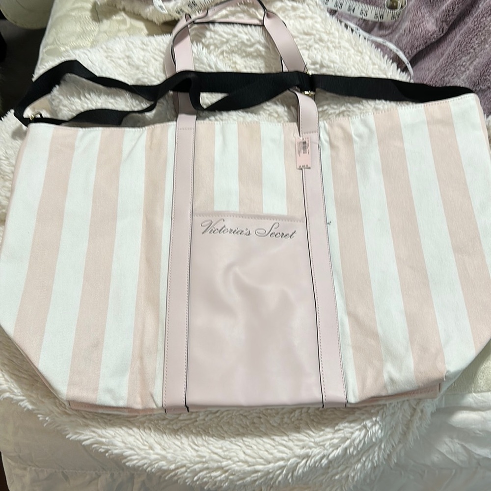VS Iconic Weekender